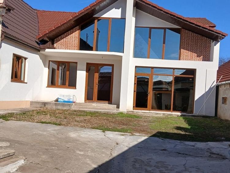 Casă cu 4 camere în Câlnic
