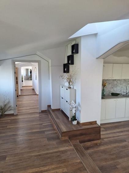 Apartament cu 4 camere decomandat în Central
