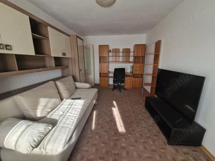 Apartament cu 3 camere decomandat în Nufărul