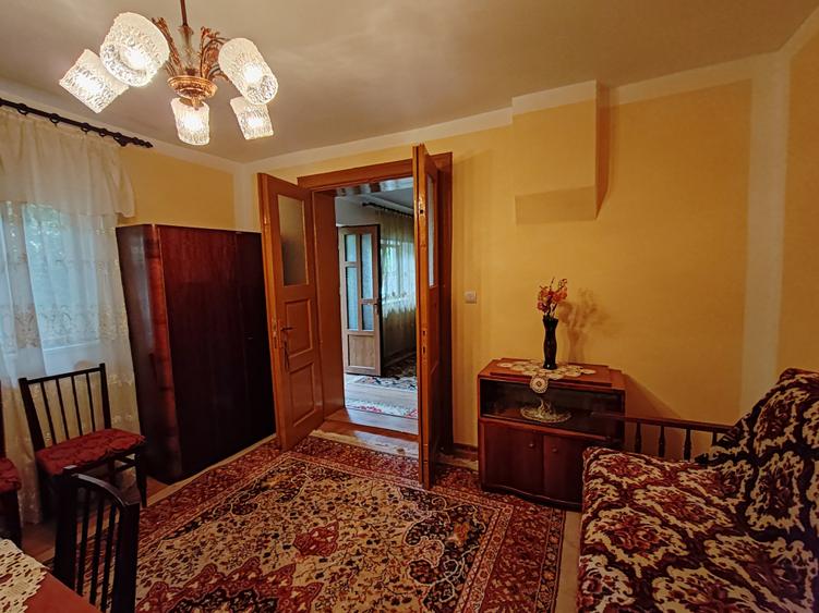 Casă individuală cu 6 camere cu Teren 900 Mp în Șercăița