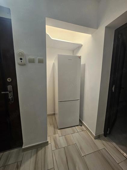 Apart. 2 cam, vizavi de Caldirea NOC-Podul de Piatra, complet renovat, et. 1 - 9