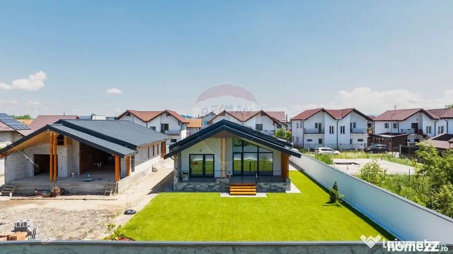 Casă cu 4 camere cu Teren 560 Mp în Stupini