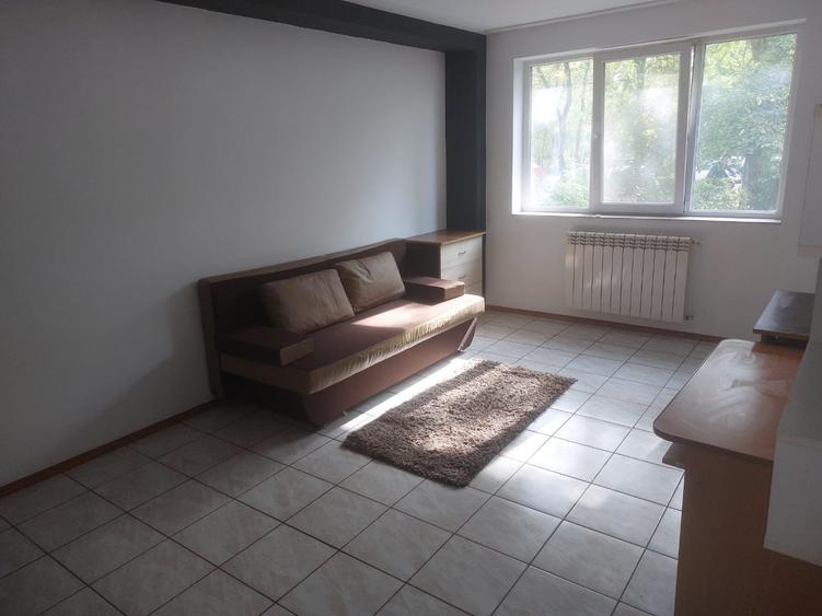 Apartament cu 3 camere decomandat, mobilat în Tătărași