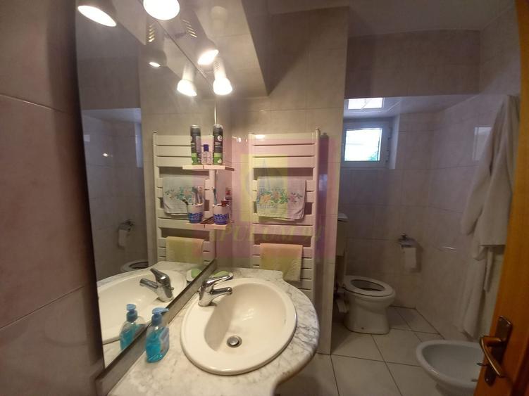 Apartament cu 5 camere decomandat în Unirii