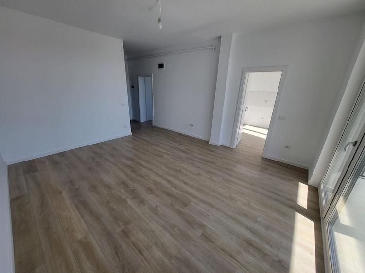 Apartament cu 2 camere decomandat în Girocului