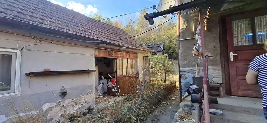 Casă cu 3 camere cu Teren 10000 Mp în Petros