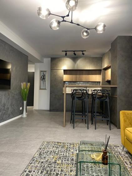Apartament cu 3 camere semidecomandat, mobilat în Dămăroaia