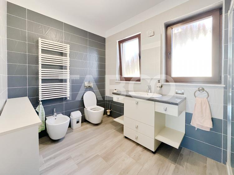 Casă individuală cu 6 camere cu Canalizare în Someșeni