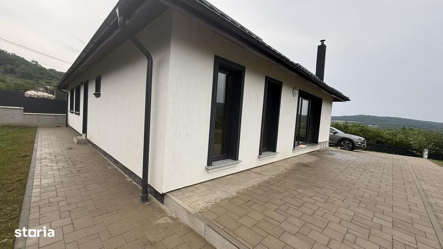 Casă cu 4 camere în Exterior Vest