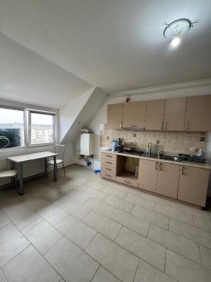 Apartament cu 3 camere semidecomandat, mobilat în Lipovei
