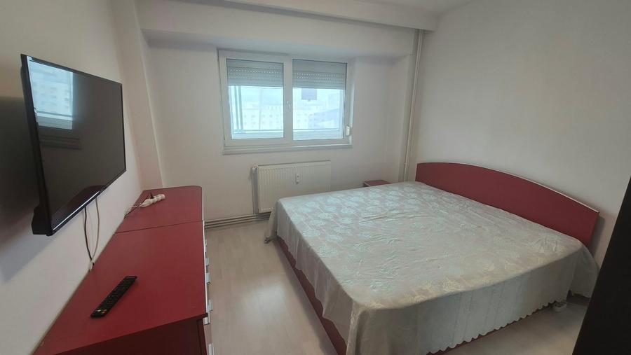 Apartament cu 3 camere semidecomandat în Obor