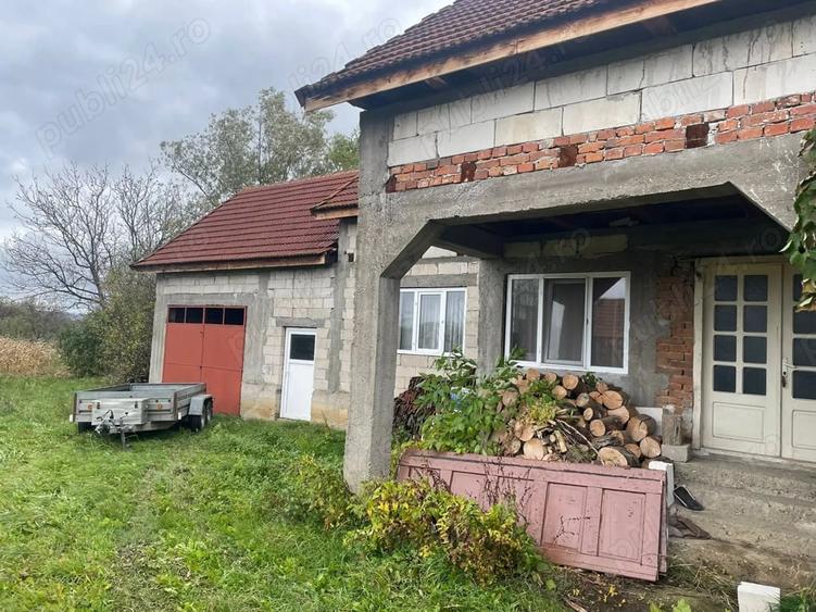 Casă cu 5 camere cu Teren 1000 Mp în Unciuc