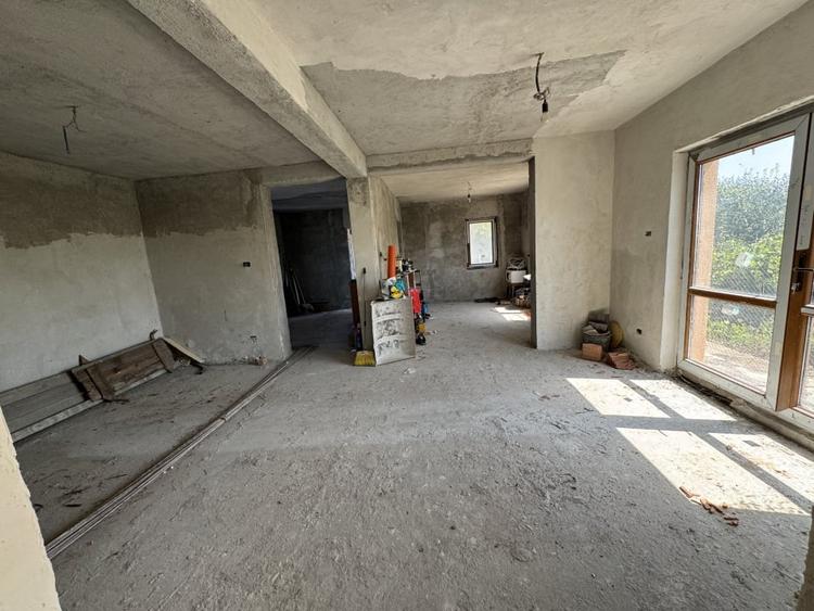 Casă individuală cu 7 camere cu Teren 2274 Mp în Târgșoru Vechi