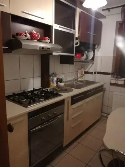 Ofer spre vanzare apartament 2 camere in zona Eroii Revolutiei - 2