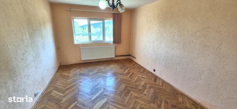 Apartament cu 3 camere decomandat în Alfa