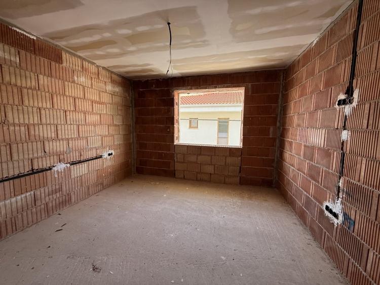 Casă individuală cu 6 camere cu Teren 330 Mp în Cetate