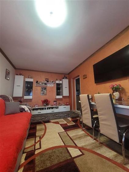 Casă individuală cu 3 camere cu Garaj în Central