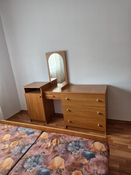 Apartament cu 4 camere semidecomandat în Apărătorii Patriei
