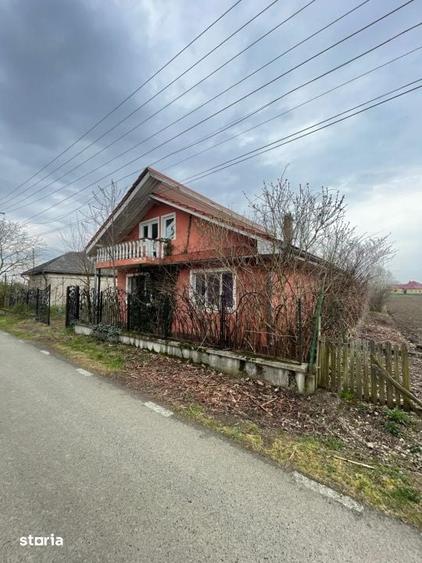 Casă cu 5 camere cu Teren 2270 Mp în Groși