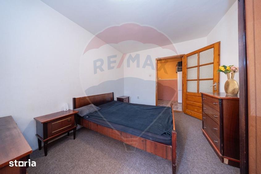 Apartament cu 3 camere decomandat în Dârste