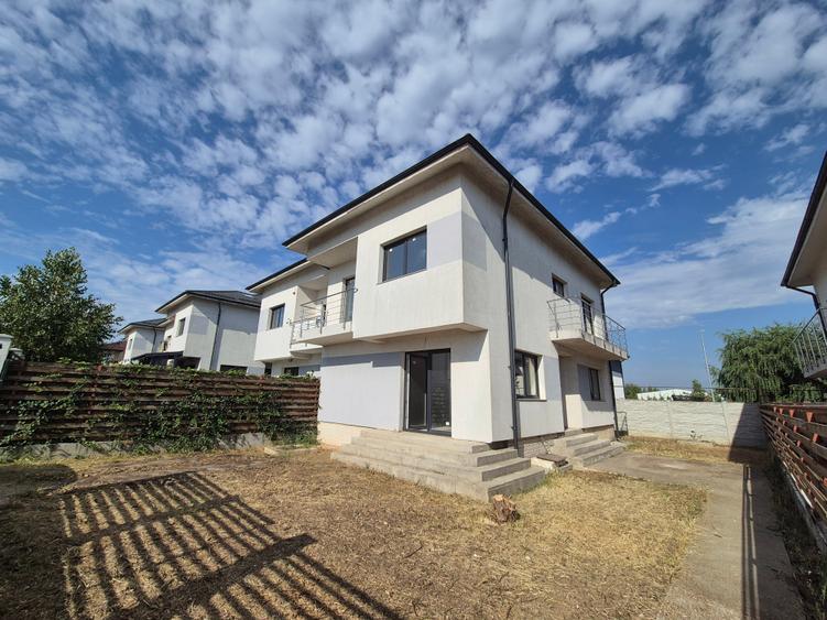 Duplex cu 4 camere cu Canalizare în Chiajna