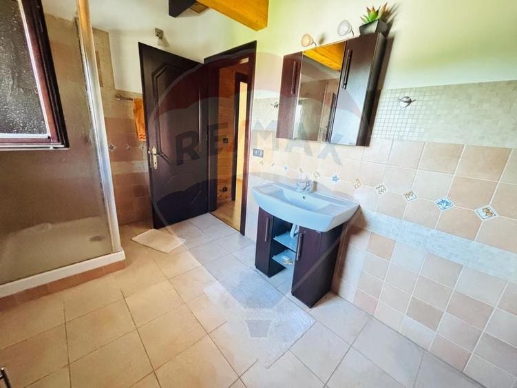 Casă individuală cu 4 camere cu Teren 600 Mp în Central
