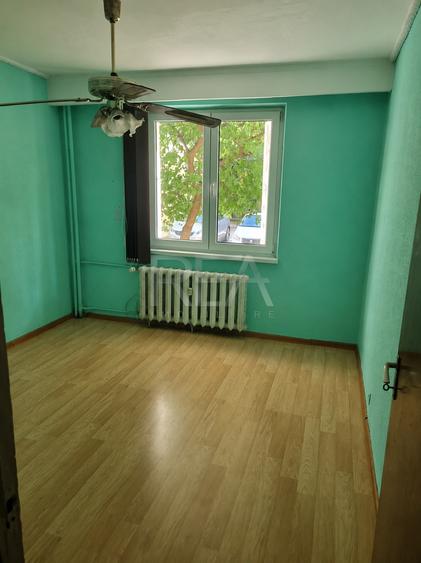 Apartament cu 3 camere semidecomandat în Titan