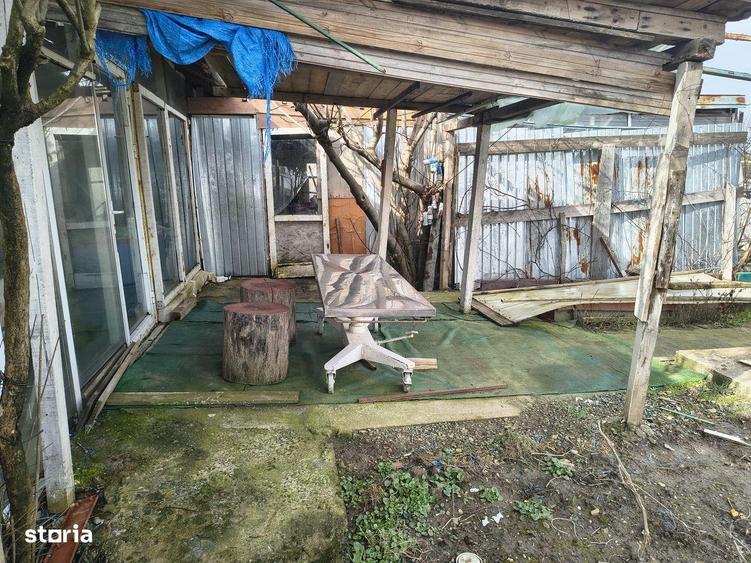 Casă cu 7 camere cu Teren 440 Mp în Sud
