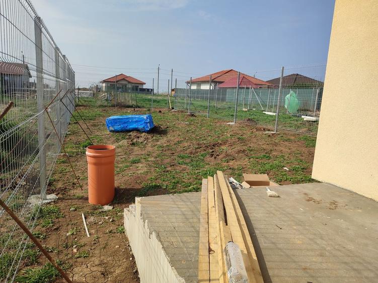 Duplex cu 3 camere cu Canalizare în Sânandrei