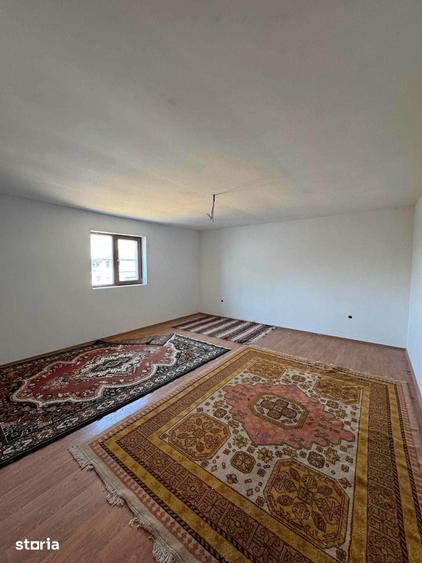 Casă cu 7 camere cu Teren 1130 Mp în Central