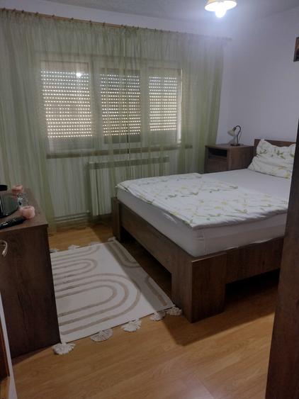 Apartament cu 3 camere decomandat în Micălaca