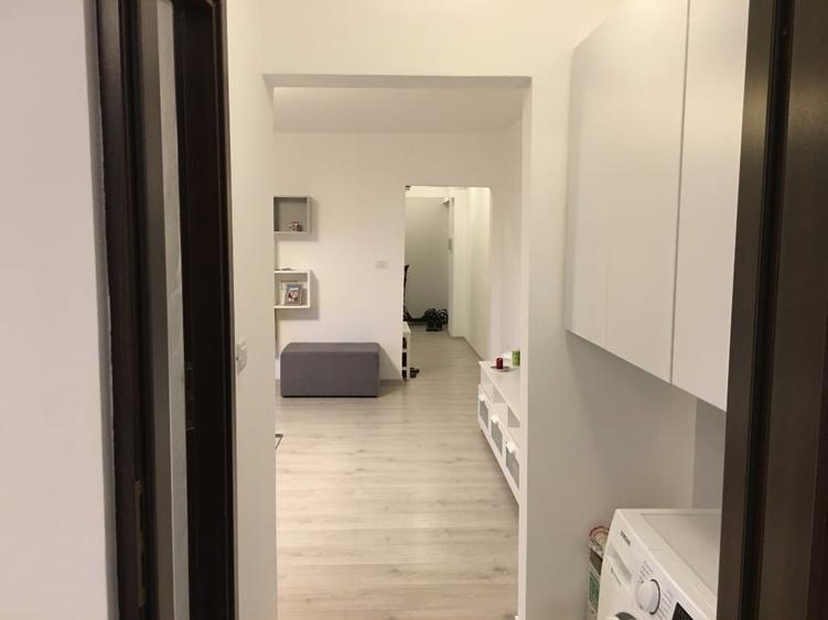 Apartament cu 3 camere semidecomandat, mobilat în Circumvalațiunii