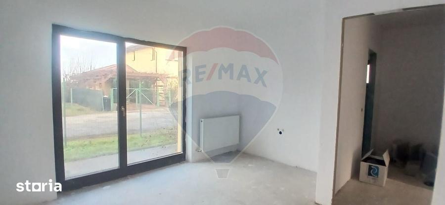 Vila 4 camere de vanzare Crevedia cartier privat 454mp teren - 1