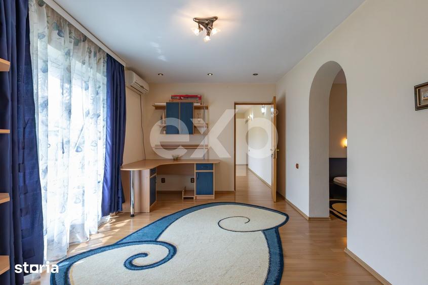 Casă cu 5 camere cu Teren 3659 Mp în Sărata