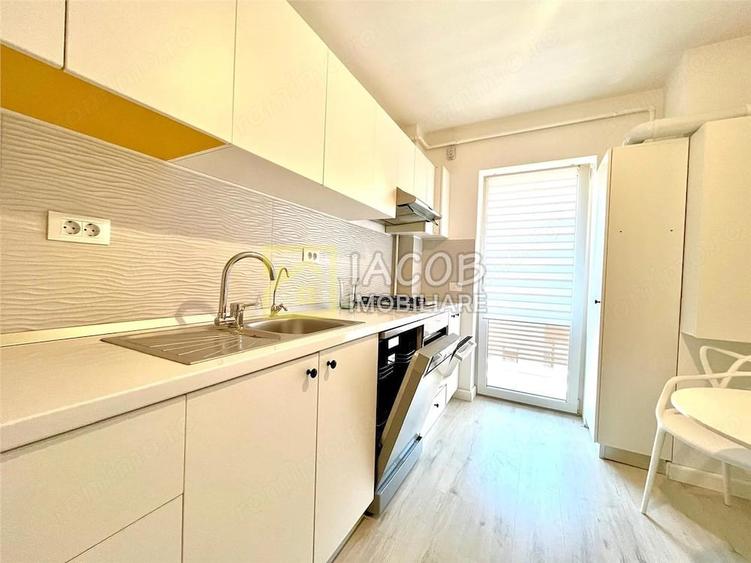 Apartament cu 3 camere semidecomandat în Ștefan cel Mare