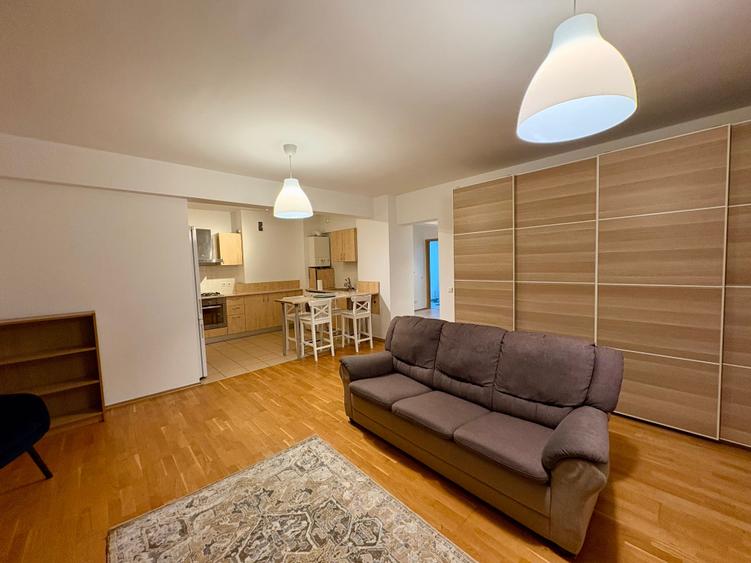 Apartament cu 3 camere decomandat în Dristor