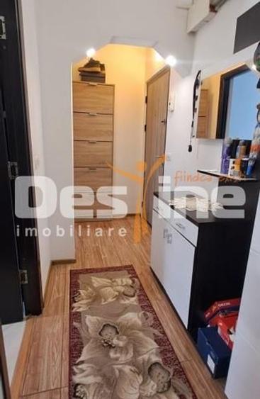 Apartament cu 3 camere semidecomandat, mobilat în Tătărași