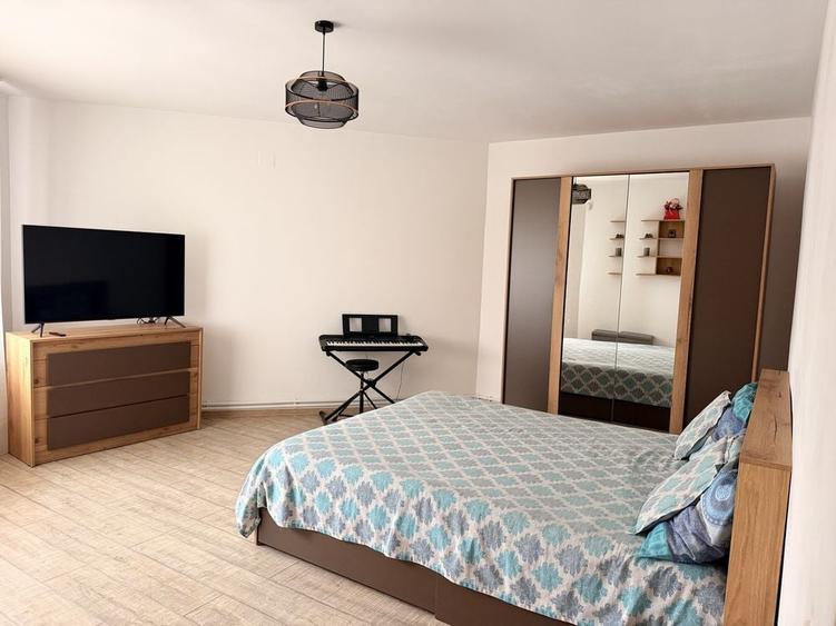 Casă cu 4 camere în Palazu Mare