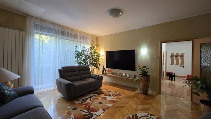 Apartament cu 2 camere semidecomandat, mobilat în Central
