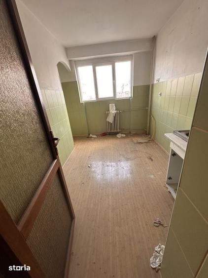 Apartament cu 2 camere decomandat în Micro 20