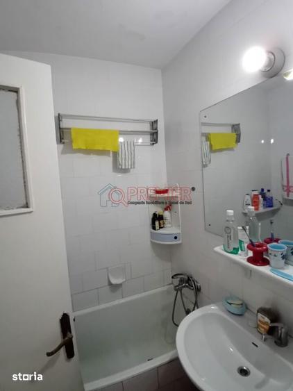 Apartament cu 3 camere semidecomandat în Berceni — fotografia 1