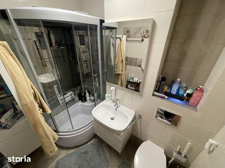 Apartament cu 3 camere decomandat în Nicolina