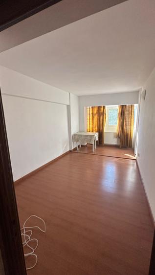 Apartament cu 3 camere nedecomandat în Central