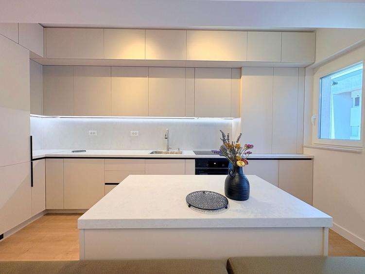 Apartament cu 3 camere decomandat, mobilat în Aradului
