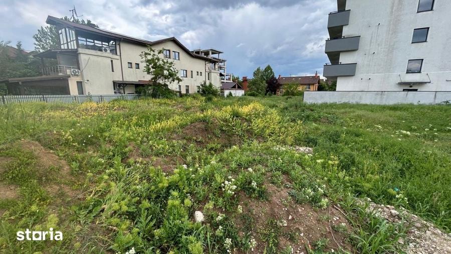 Teren de 2060 mp, în Central
