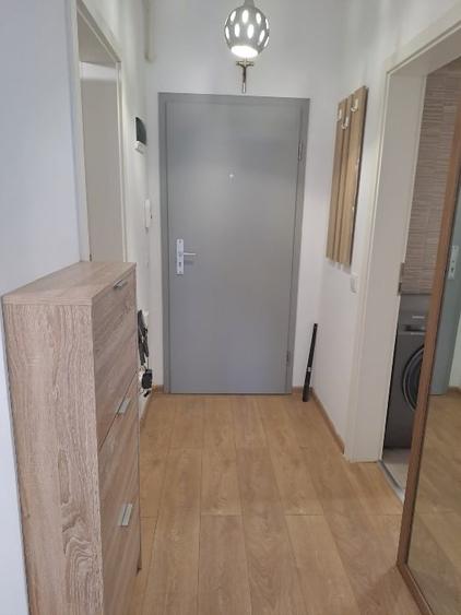 Apartament cu 3 camere decomandat, mobilat în Tractorul