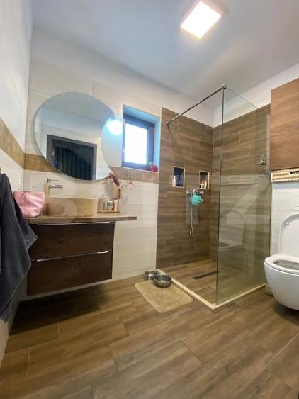 Casă cu 5 camere cu Teren 207 Mp în Central