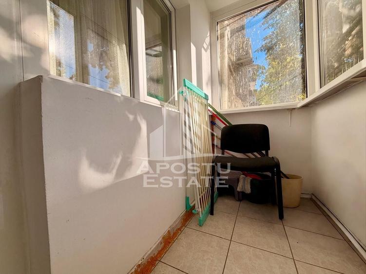 Apartament cu 3 camere decomandat, mobilat în Aradului