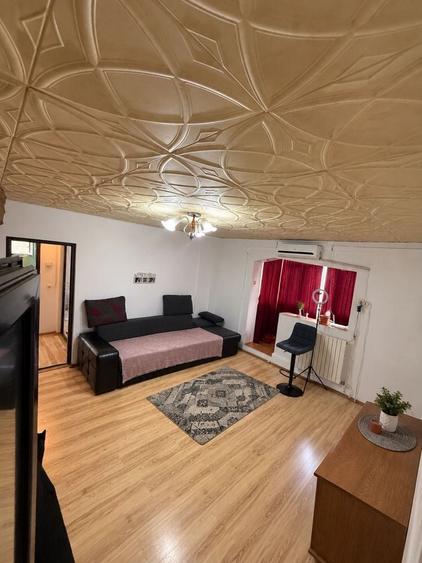 Apartament cu 2 camere semidecomandat în Craiovița Nouă