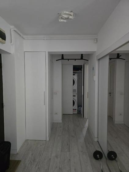 Apartament cu 3 camere decomandat, mobilat în Băneasa